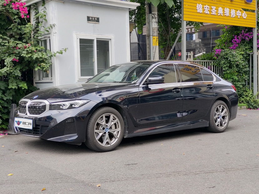 BMW i3 2024 car image 