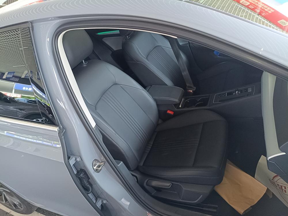Volkswagen Golf 2025 car image #19