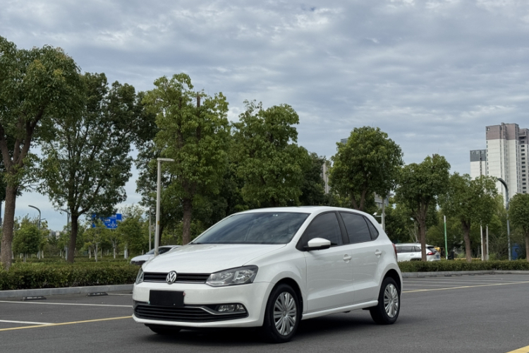 Volkswagen Polo 2018 car image #2