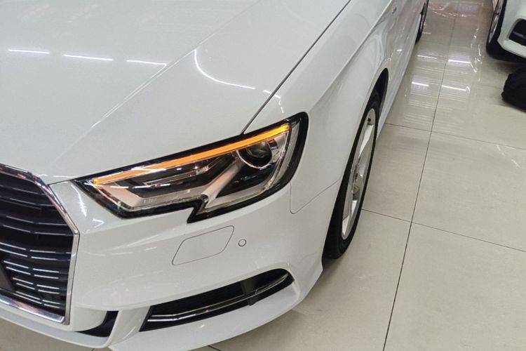 Audi A3 2018 car image #23