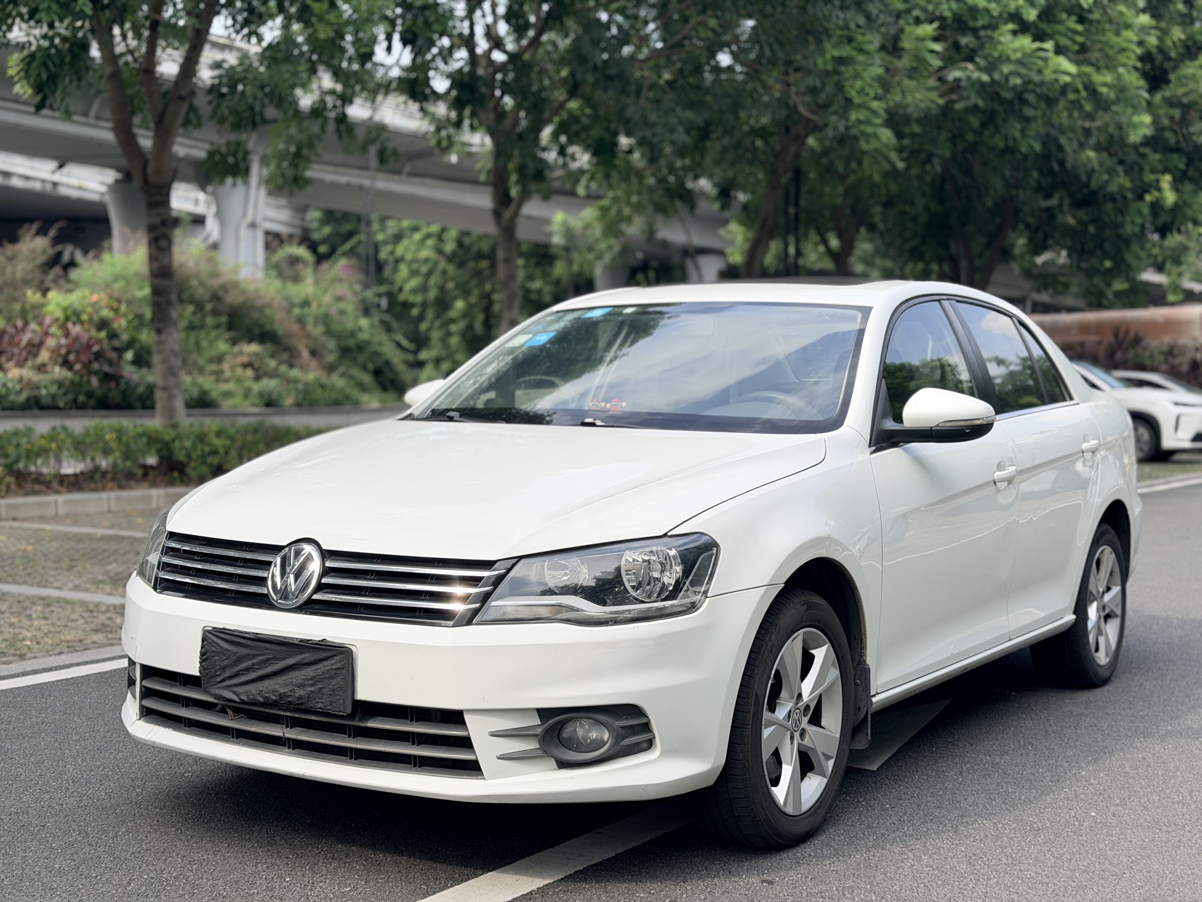 Volkswagen Bora 2013 car image 