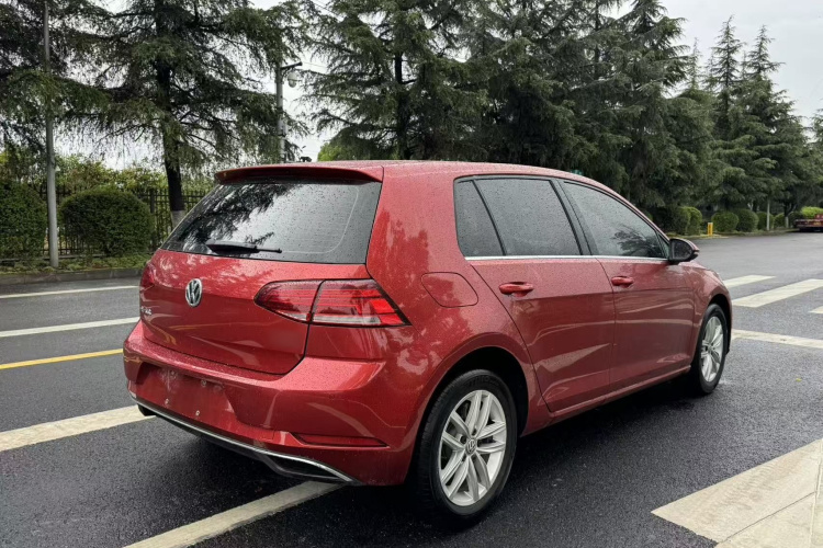 Volkswagen Golf 2018 car image #8