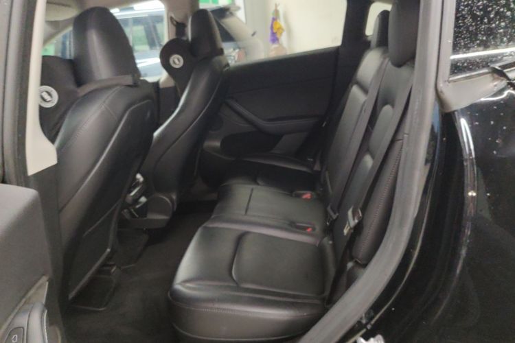Tesla Model Y 2023 car image #17