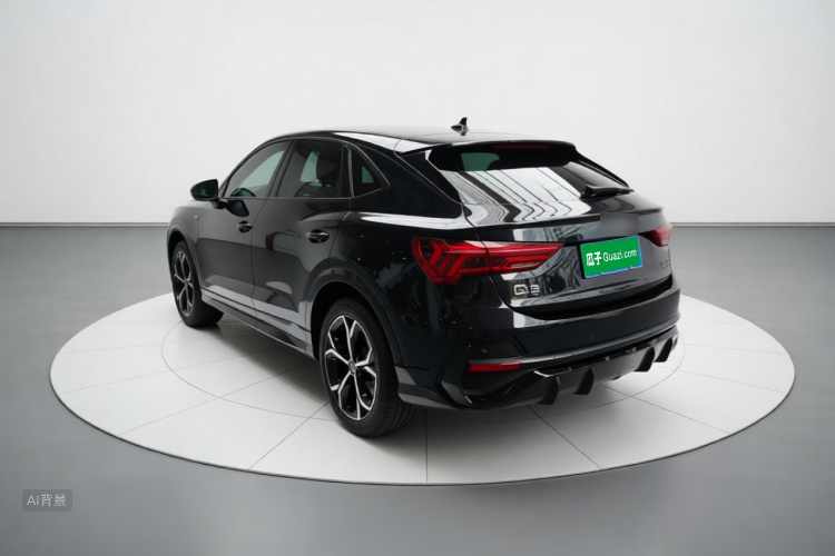 Audi Q3 2022 car image #5