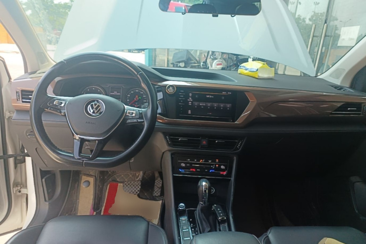 Volkswagen Tharu 2021 car image #10