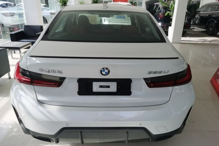 BMW 3 Series 2025 #6 BMW 3 Series 2025 car image #6