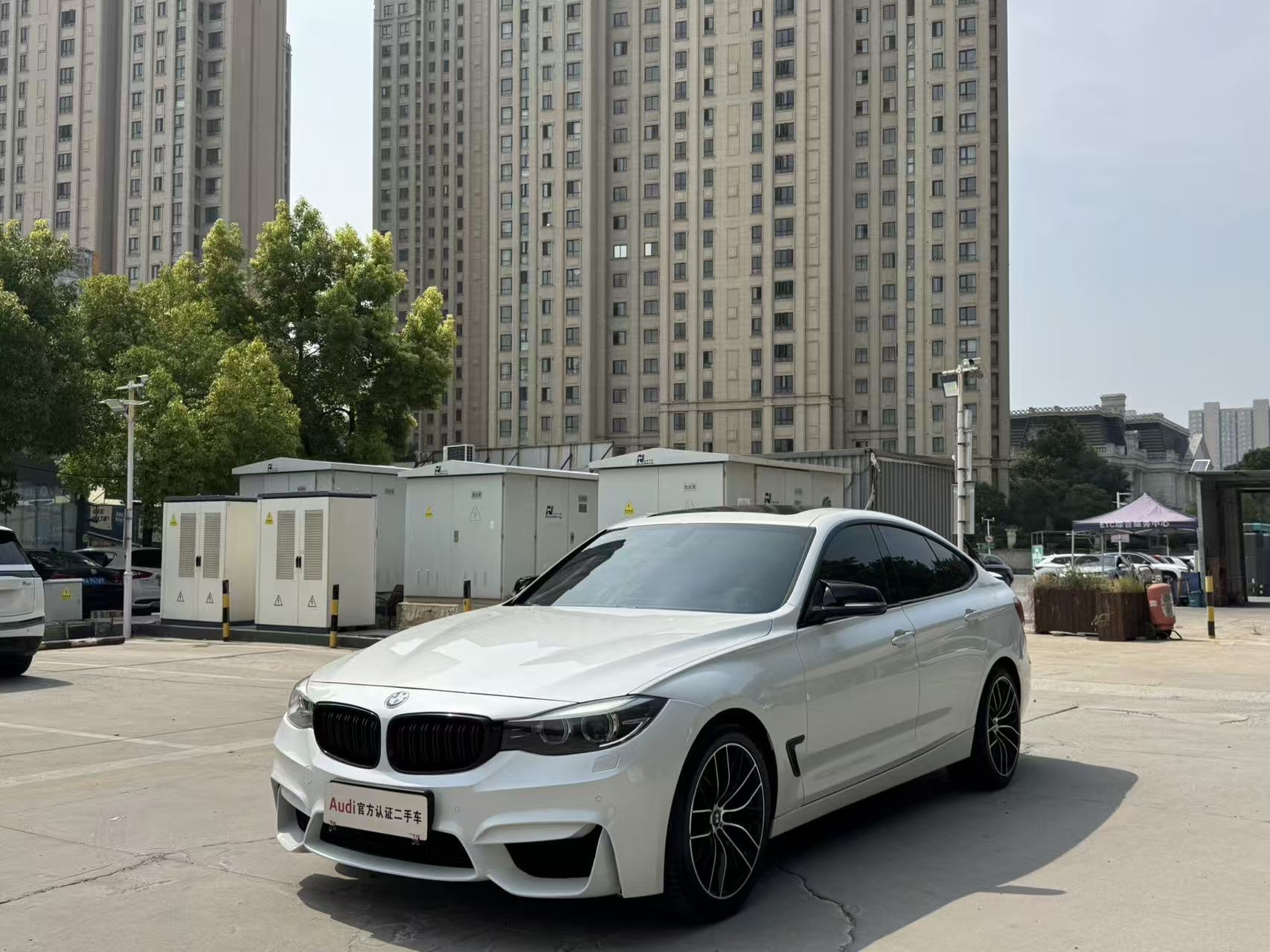 BMW 3 Series GT 2017 BMW 3 Series GT 2017 car image