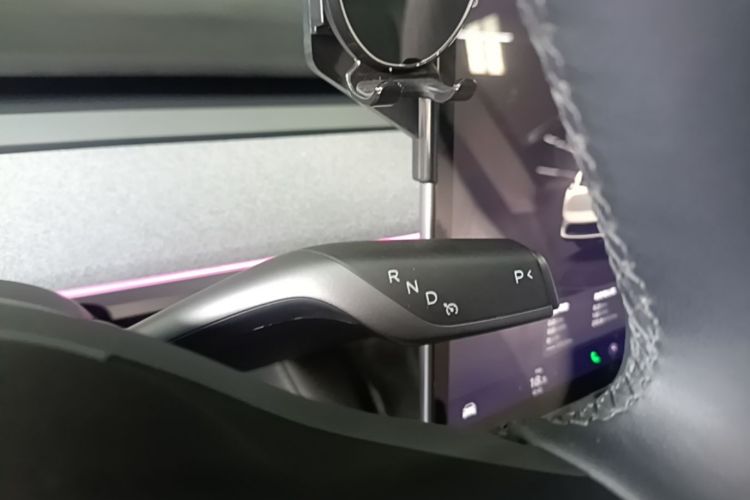 Tesla Model Y 2024 #14 Tesla Model Y 2024 car image #14
