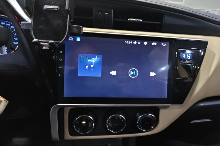 Toyota Corolla 2018 immagine di auto #13