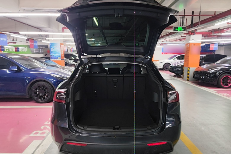 Tesla Model Y 2024 #19 Tesla Model Y 2024 immagine di auto #19
