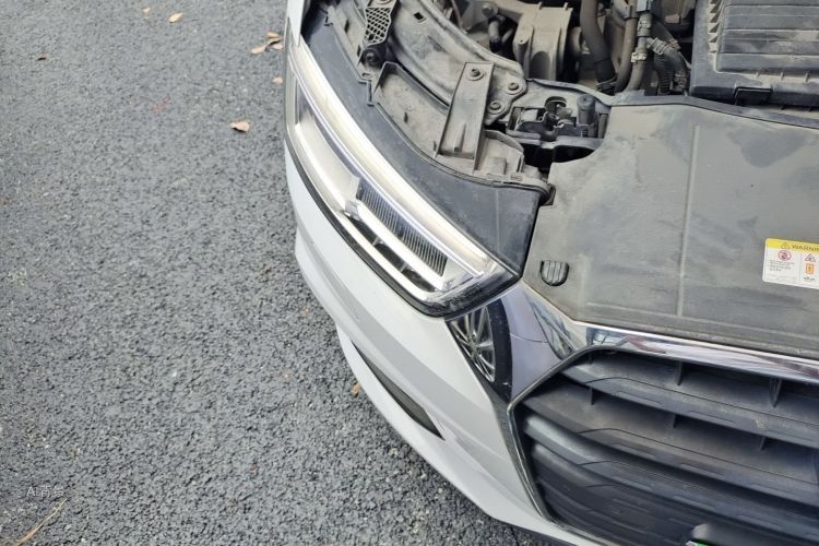 Audi Q3 2016 car image #8