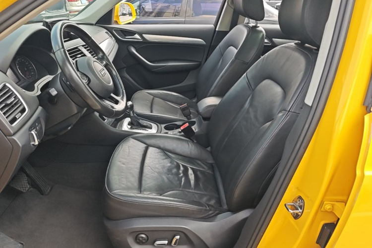 Audi Q3 2016 car image #15