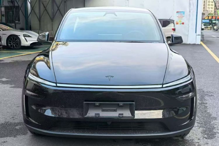 Tesla Model Y 2026 car image #3