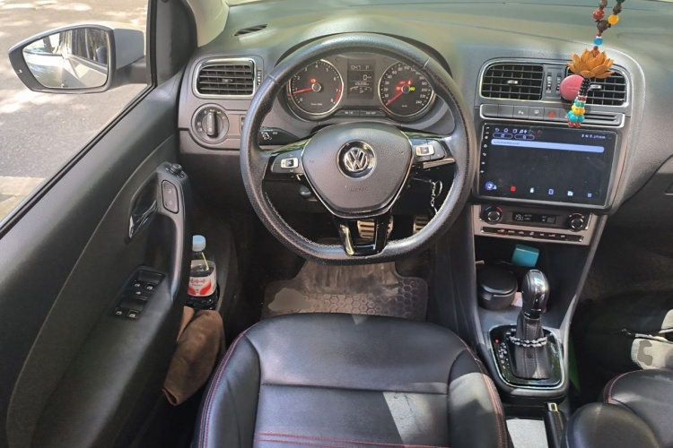 Volkswagen Polo 2015 #11 Volkswagen Polo 2015 car image #11