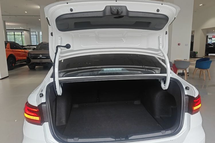 Volkswagen Lavida 2025 car image #19