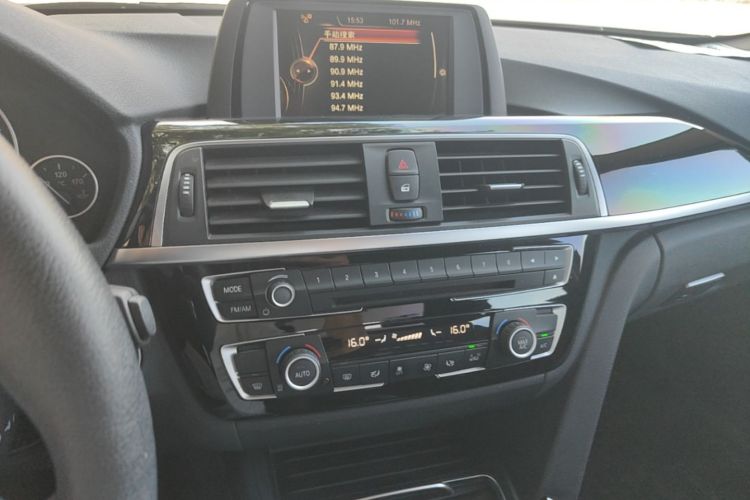 BMW 3 Series 2017 car image #15