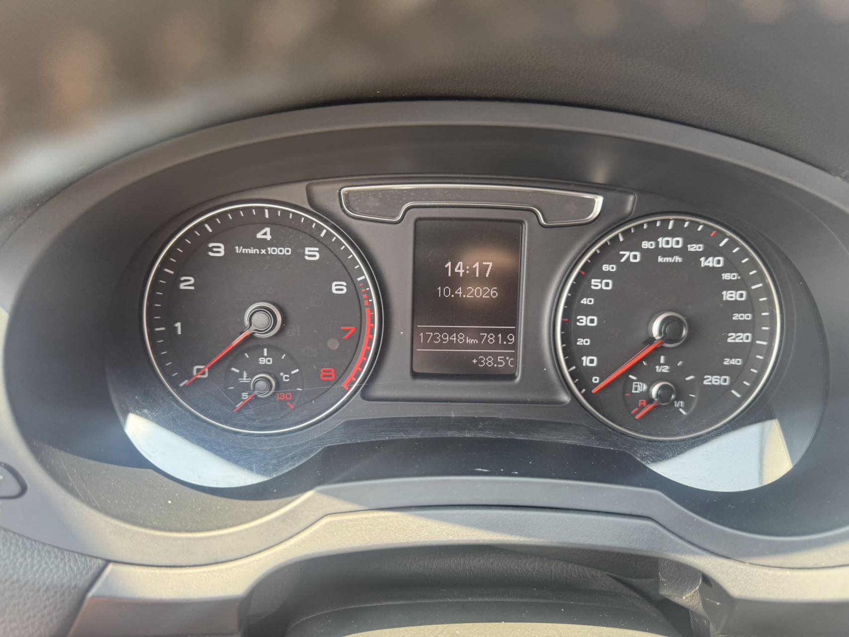 Audi Q3 2018 car image #4