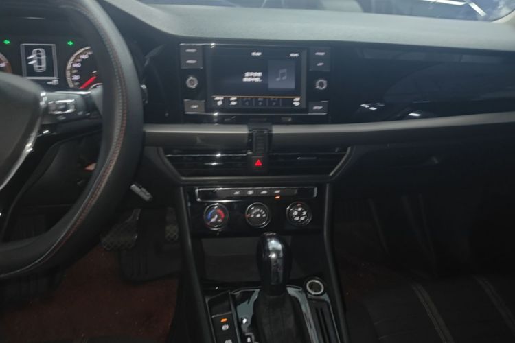 Volkswagen Lavida 2019 car image #13