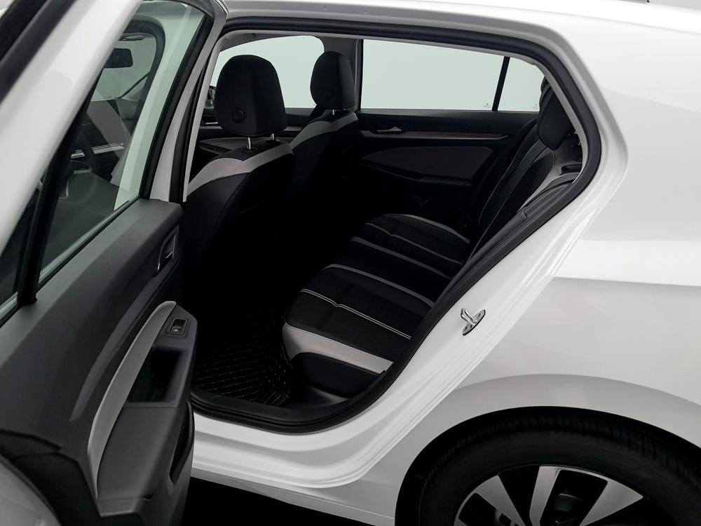 Volkswagen Golf 2026 imagen de coche #18