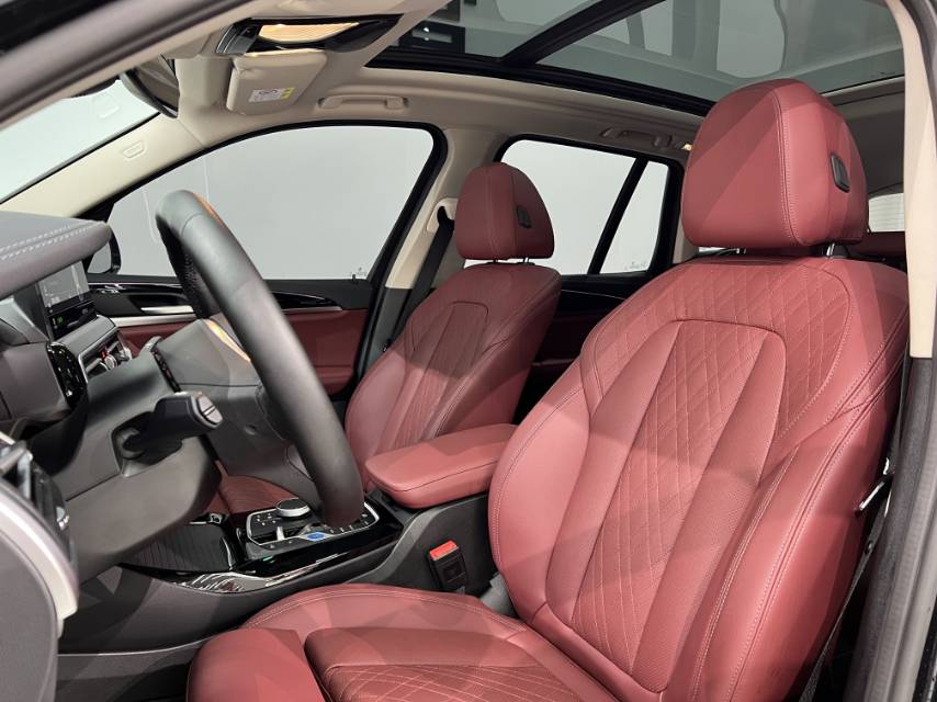 BMW iX3 2024 car image #2