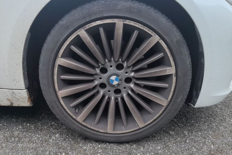 BMW 3 Series 2019 car image #9
