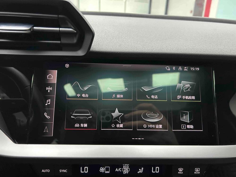 Audi Q3 2022 car image #14