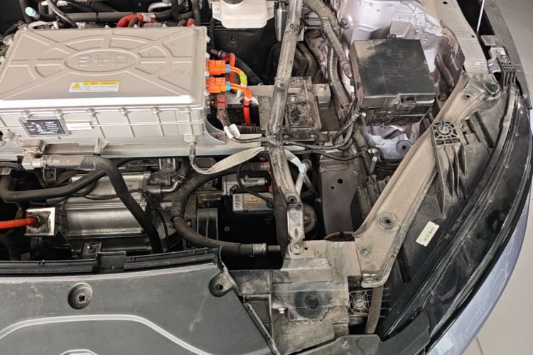 BYD Han 2024 car image #24