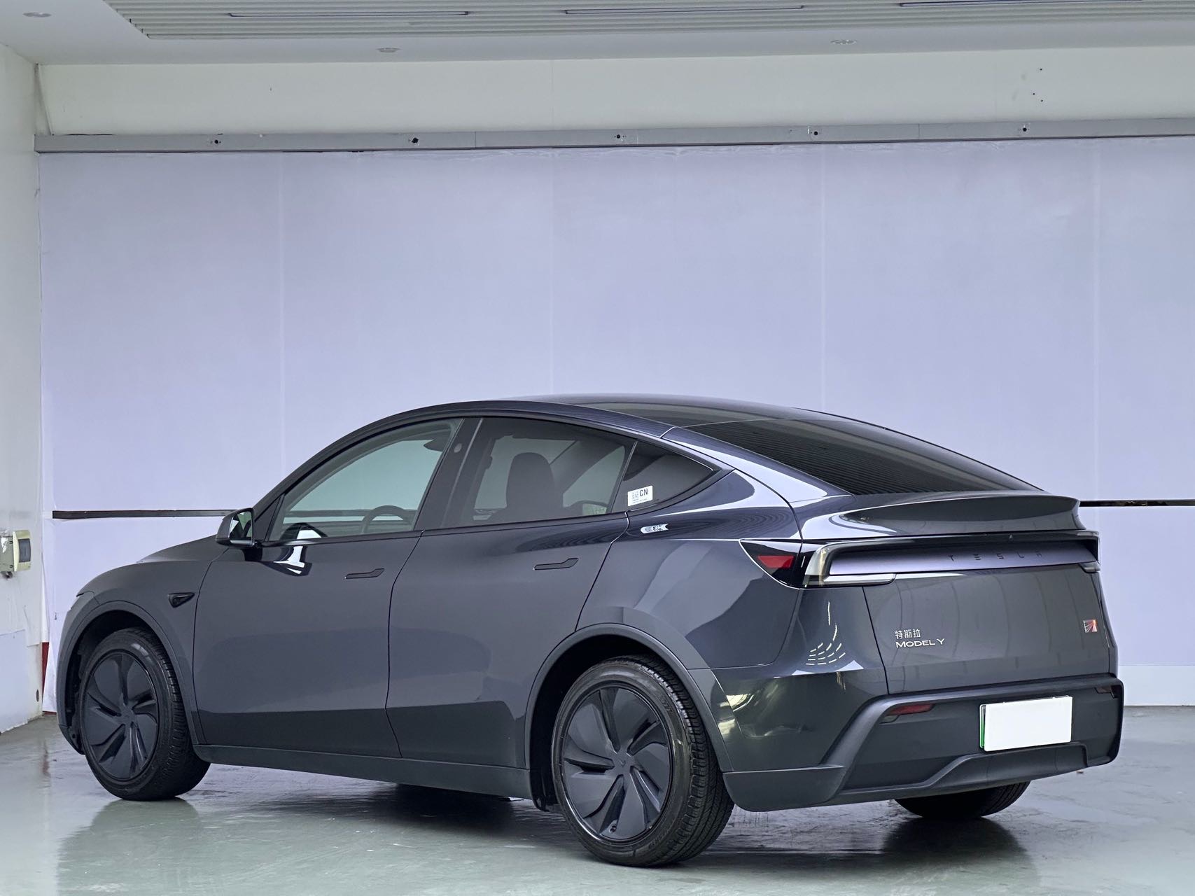 Tesla Model Y 2025 immagine di auto #4