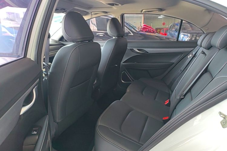 GEELY Emgrand 2021 immagine di auto #13