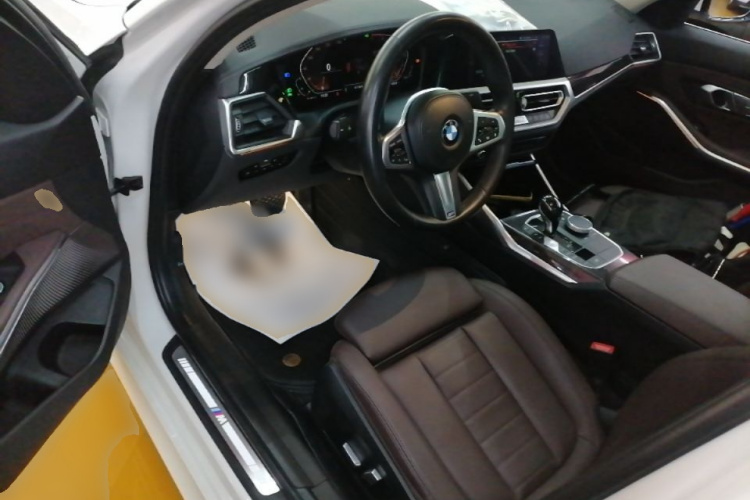 BMW 3 Series 2020 car image #12
