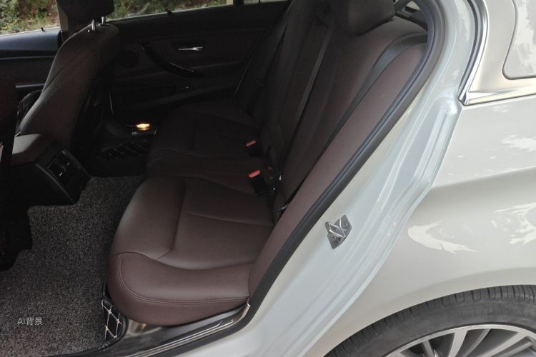 BMW 3 Series 2018 car image #19