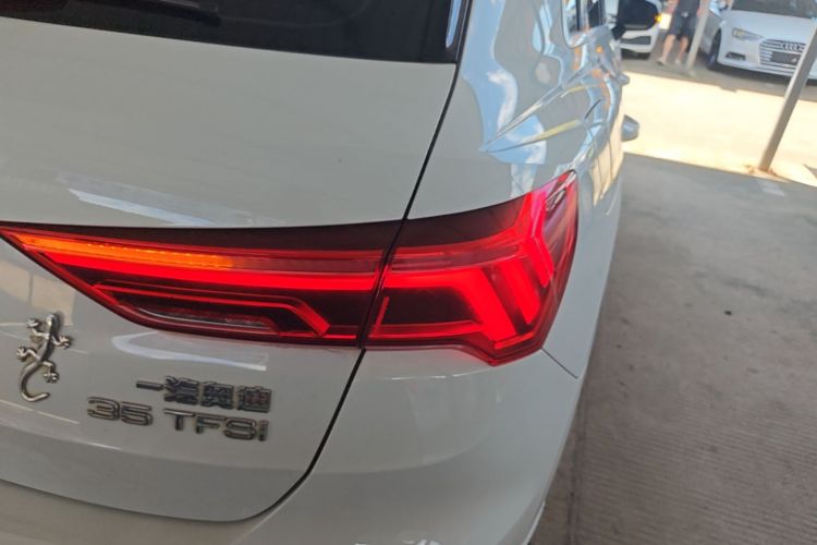 Audi Q3 2019 #8 Audi Q3 2019 car image #8