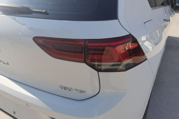 Volkswagen Golf 2024 car image #8
