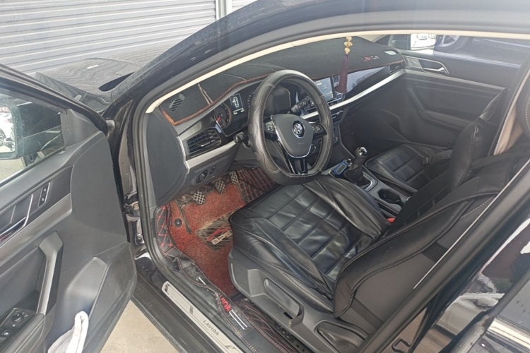 Volkswagen Lavida 2018 car image #12