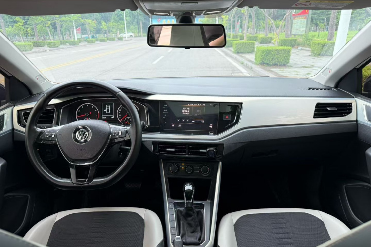 Volkswagen Polo 2019 car image #10