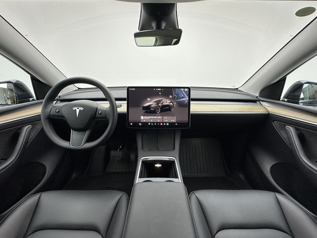 Tesla Model Y 2023 #13 Tesla Model Y 2023 car image #13