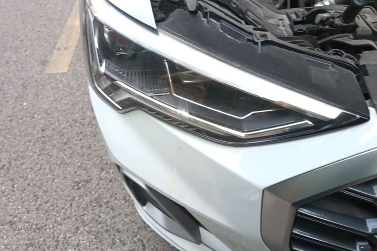 Audi Q3 2019 car image #8