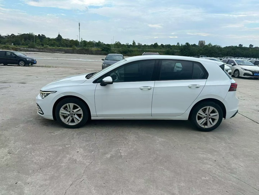 Volkswagen Golf 2023 #6 Volkswagen Golf 2023 صورة سيارة #6