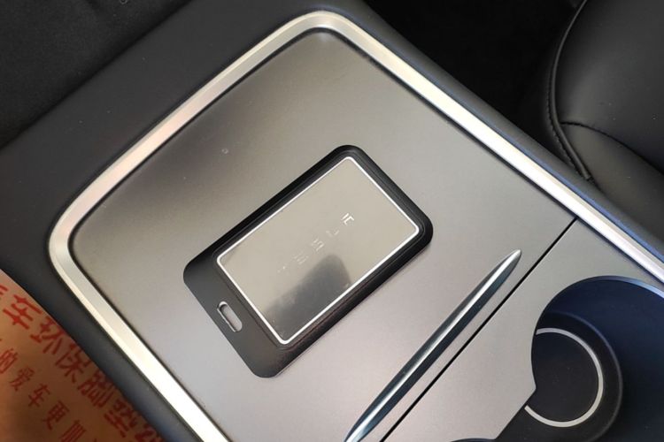 Tesla Model Y 2024 car image #9