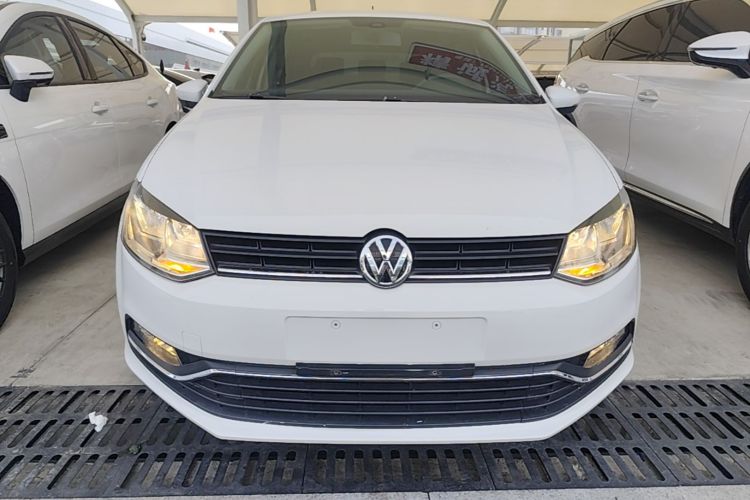 Volkswagen Polo 2015 car image #3