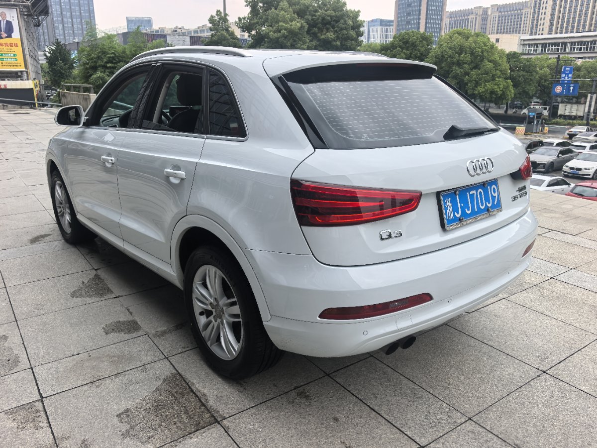 Audi Q3 2015 car image #12