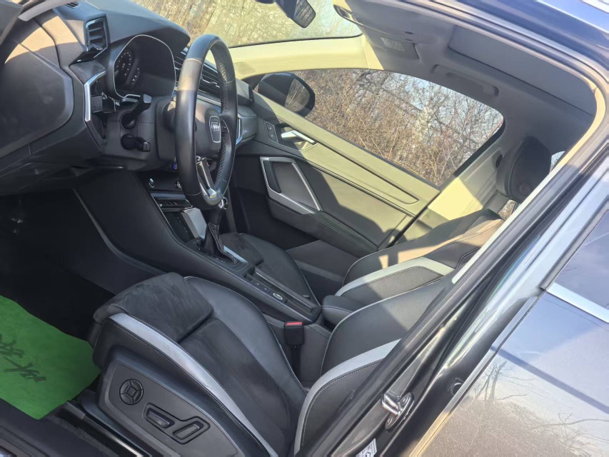 Audi Q3 2023 car image #9