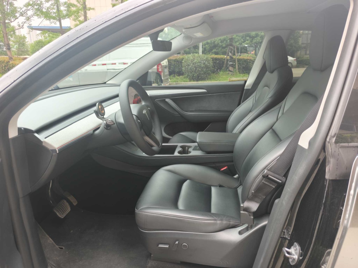 Tesla Model Y 2024 immagine di auto #11
