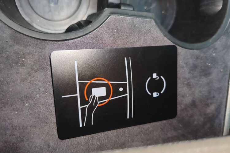 Tesla Model Y 2023 car image #14