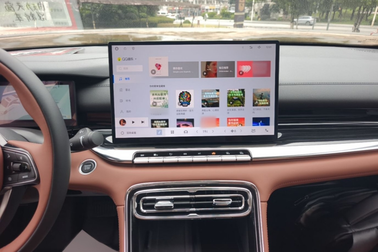 GEELY Emgrand 2025 car image #14