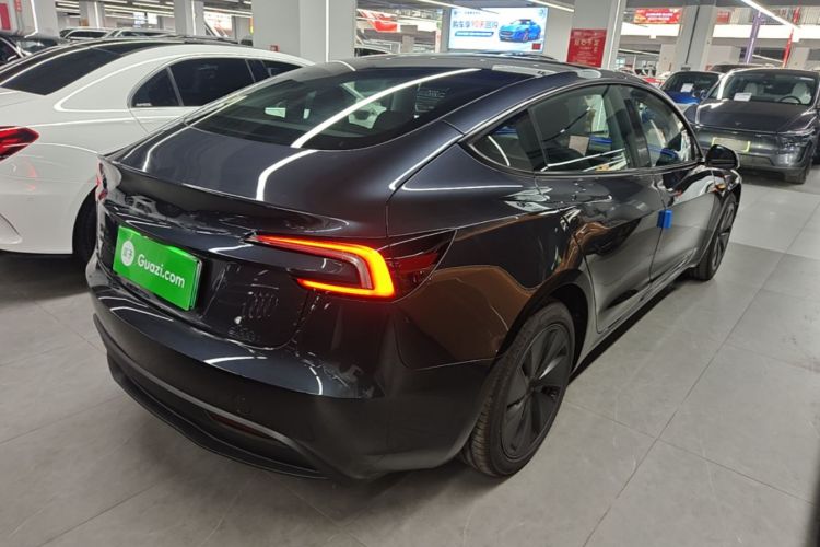 Tesla Model 3 2026 immagine di auto #7