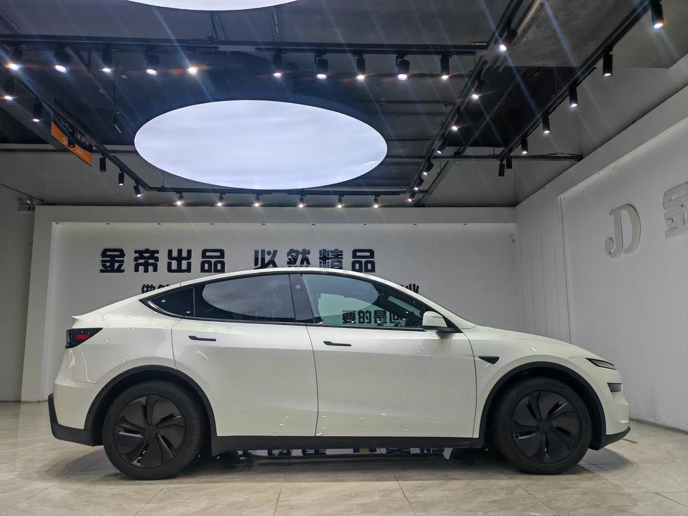 Tesla Model Y 2026 #7 Tesla Model Y 2026 immagine di auto #7