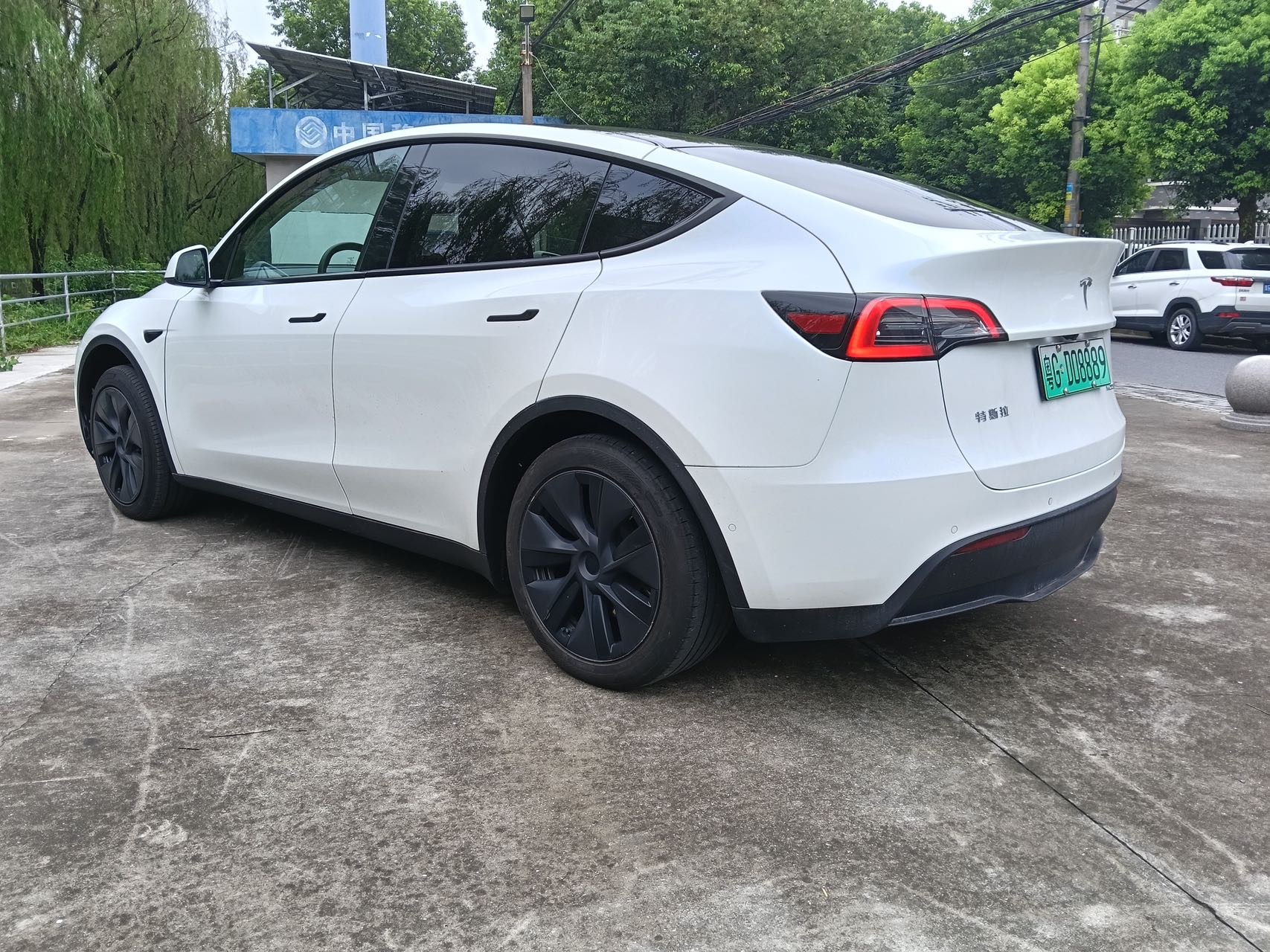 Tesla Model Y 2024 car image #3