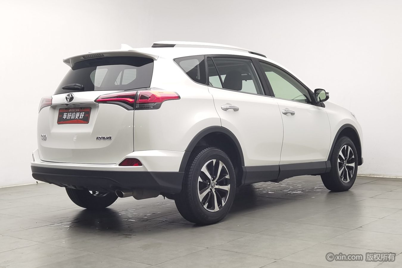 Toyota RAV4 2017 صورة سيارة #3