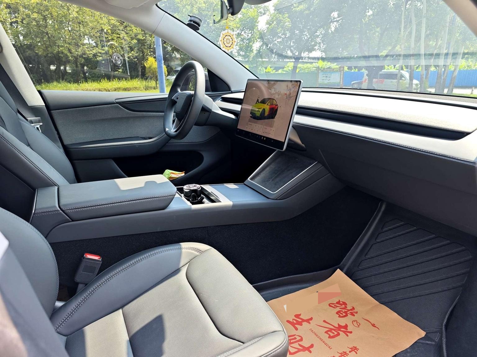 Tesla Model Y 2025 #10 Tesla Model Y 2025 car image #10